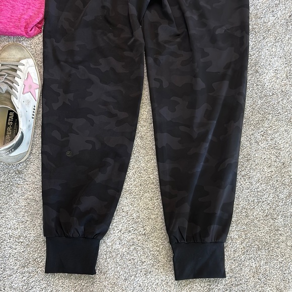 CRZ YOGA Camo Print Jogger Pants - Picture 8 of 8